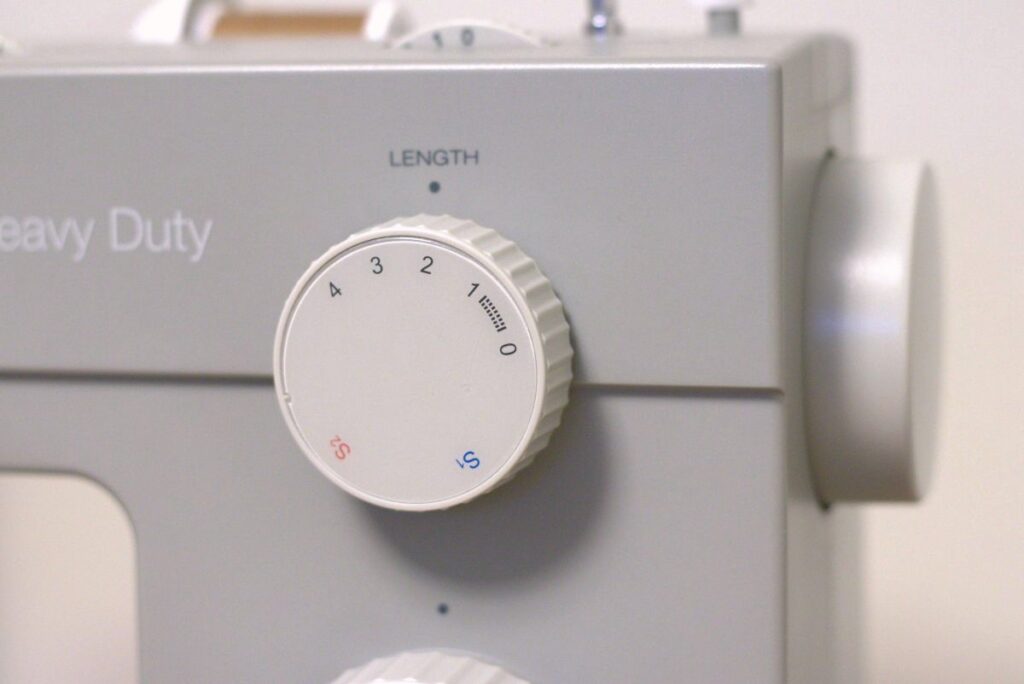 sewing machine stitch length dial