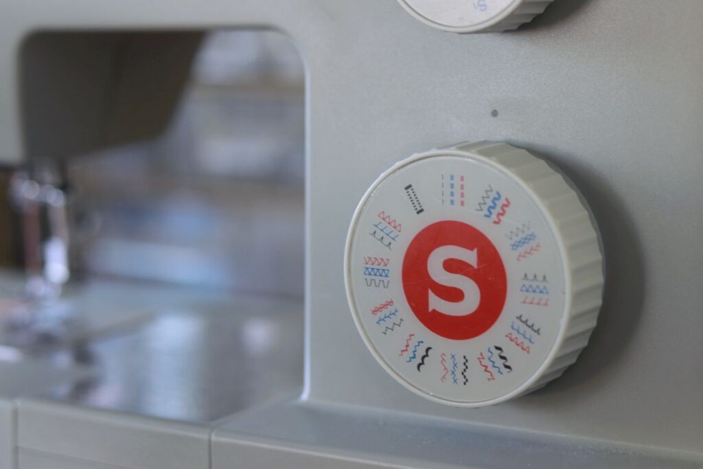 sewing machine stitch type dial